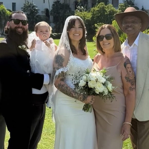 THURSDAY NIGHT LIVE w/@kiss41705 TONIGHT @ 6PM PST 💋 GIVVY W/EVERY PURCHASE! - Picture 8 of 8